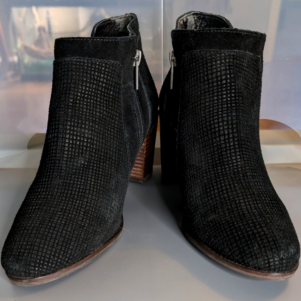 Lucky Brand LP Ponic 9.5 black‎ suede check embossed 2.5" block heel ankle boots